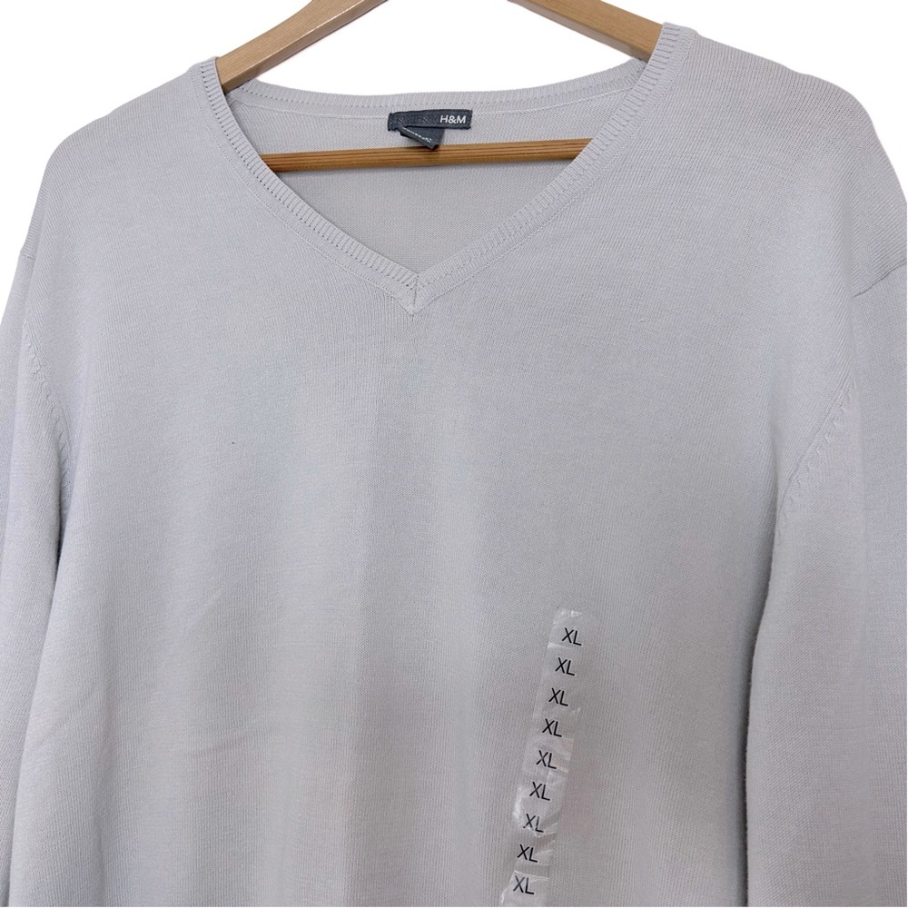 NEW H&M Men’s V-Neck Sweater Cotton Light Gray Pull Over Size XL - Picture 3 of 8